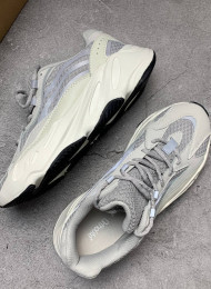 Кроссовки Adidas Yeezy 700 V2 Static White живое фото 2